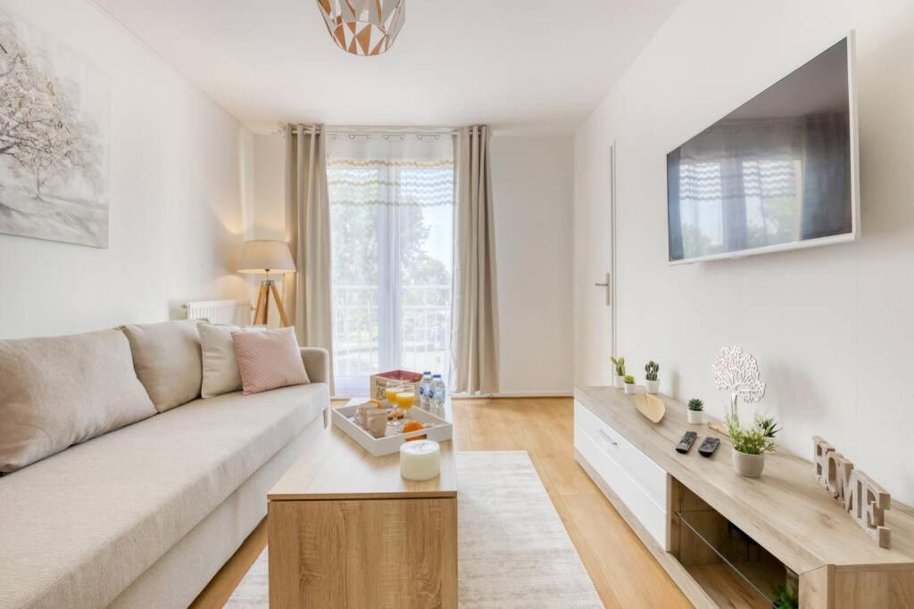 L'Elysee - Easy Check-In - Arrivee Autonome - Place Parking Privative - T2 Surequipe - Wifi - Netflix Apartment Courcouronnes Екстериор снимка