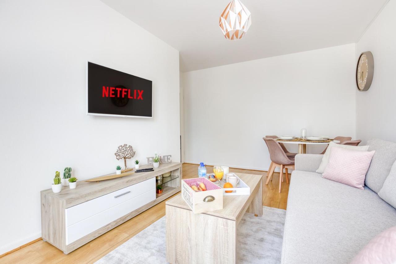 L'Elysee - Easy Check-In - Arrivee Autonome - Place Parking Privative - T2 Surequipe - Wifi - Netflix Apartment Courcouronnes Екстериор снимка